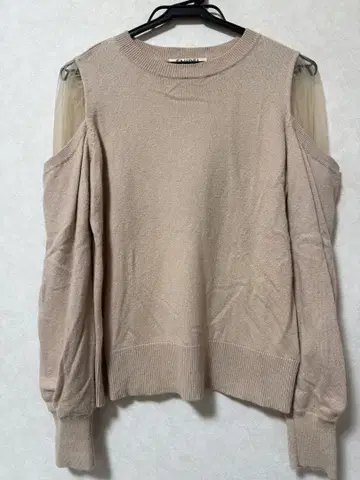 SNIDEL 베이지 오프숄더 스웨터