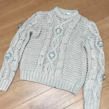 [ 새상품급 ] ZARA 자라 비즈 큐빅 니트 스웨터 M 사이즈