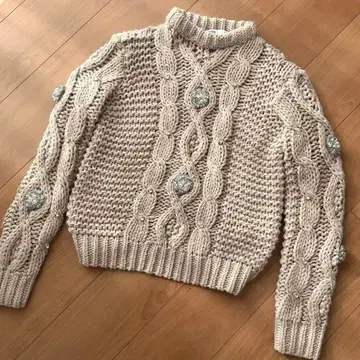 [ 새상품급 ] ZARA 자라 비즈 큐빅 니트 스웨터 M 사이즈