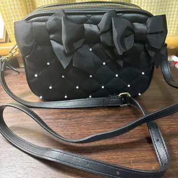 리본 포함 퀼팅 숄더백