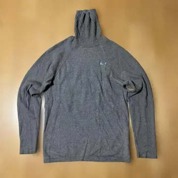 PUMA 그레이 터틀넥 스웨터