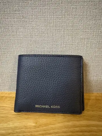 MICHAEL KORS 네이비 접이식 지갑 [ 주말 할인 ]