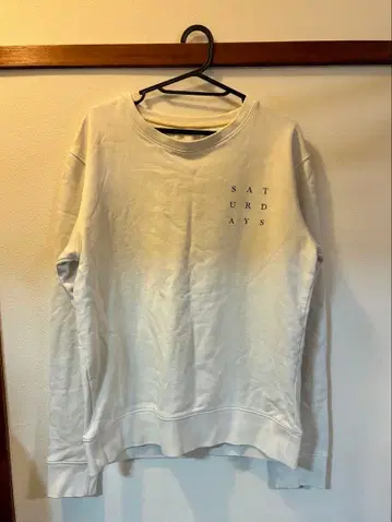 새터데이 서프 크루넥 맨투맨