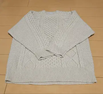 SELECT MOCA 아이보리 케이블 니트 스웨터