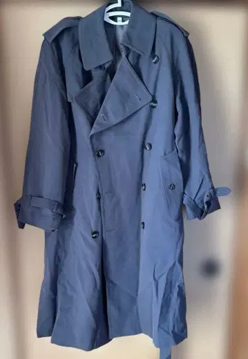 그레이 더블 브레스트 트렌치코트