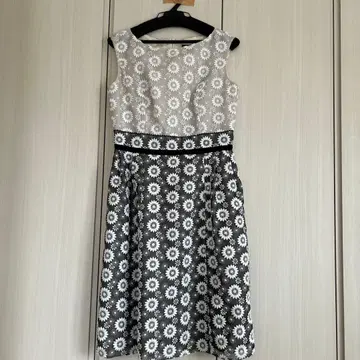 TOCCA 토카 슬리브리스 자수 원피스 사이즈 2