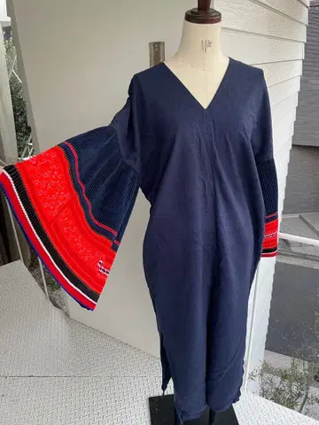 네이비 플레어 슬리브 V넥 원피스