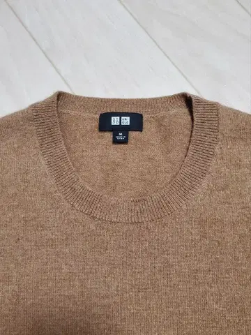 유니클로 캐시미어 100% 크루넥 스웨터 카멜