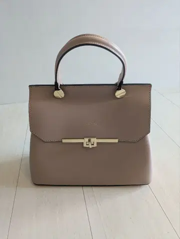 까멜리아 로마 핑크 베이지 핸드백