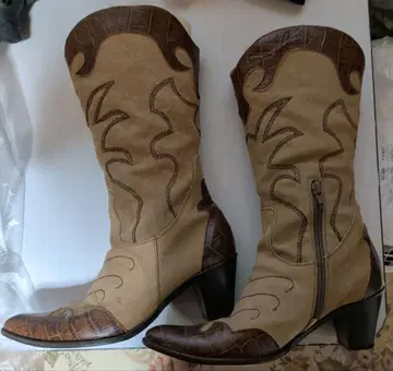 웨스턴 부츠 베이지와 브라운