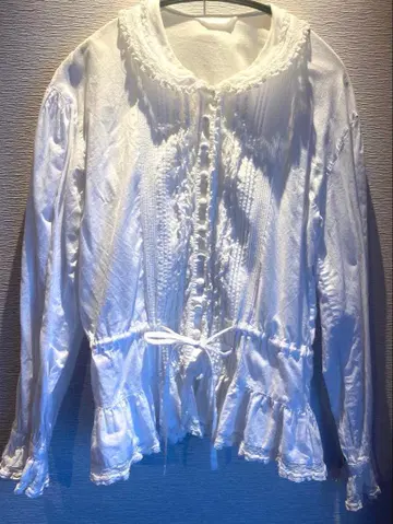 잉게보그 화이트 프릴 셔츠 긴팔