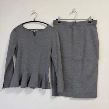 Viaggio Blu 셋업 그레이 페플럼 니트 x 스커트 그레이