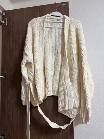 아이보리 케이블 짜임 긴팔 가디건