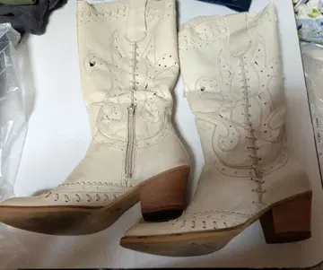 화이트 자수 웨스턴 부츠