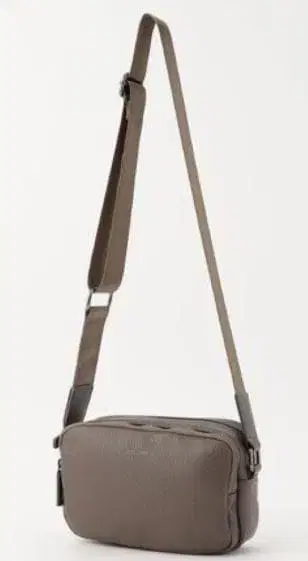 브라운 합성 피혁 숄더백