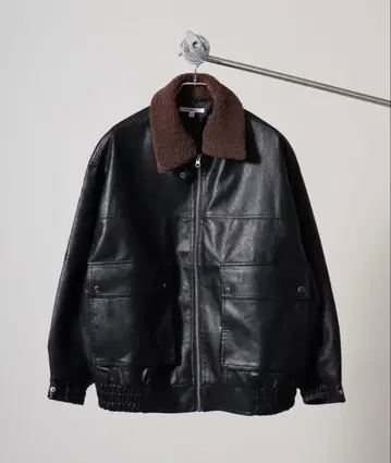 보아 카라 부착 블랙 가죽 자켓