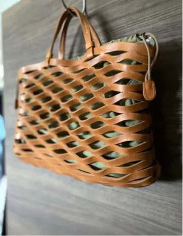 정가 35,200엔 하나뿐인 가죽 가방 TEHA'AMANA 레더백