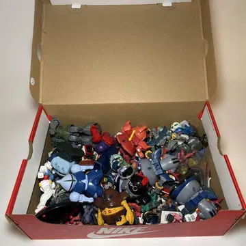 건담 프라모델 부품과 피규어 세트 묶음 판매