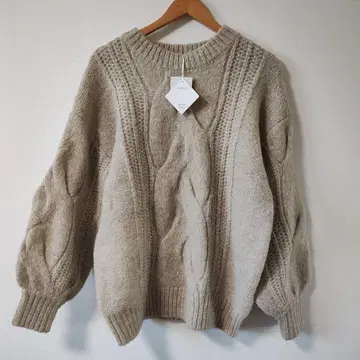 [미사용 새상품] Emma Taylor 케이블 니트