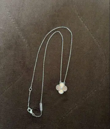 기요셰 홀리데이 목걸이