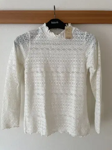새상품 미사용 스튜디오 클립 화이트 레이스 긴팔 티셔츠 M 사이즈