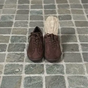 lawgy 브라운 스웨이드 스니커즈