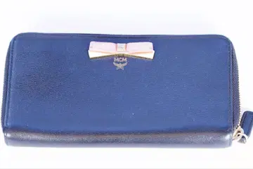 MCM 네이비 장지갑 리본 디자인