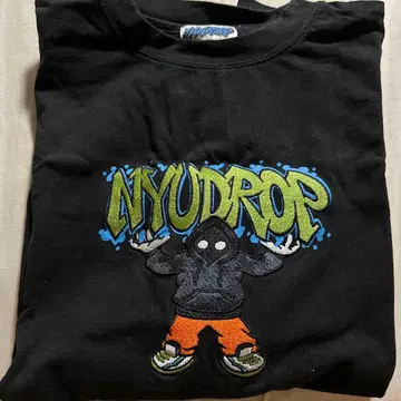 NYUDROP 블랙 T셔츠