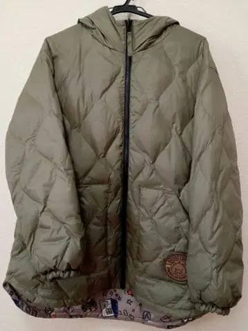 새상품급 올리브색 퀼팅 자켓 후드 부착 리버서블