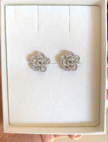 반돔 부티크 밀우치가 멋진 플라워 귀찌 까멜리아