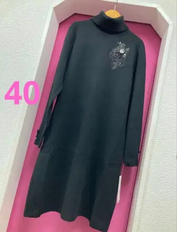 슈퍼 뷰티 스팽글 자수 터틀넥 니트 원피스