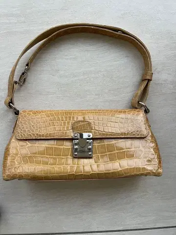 베이지 크로커다일풍 핸드백