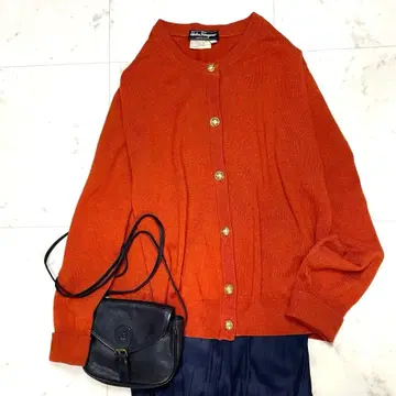 새상품급 페라가모 캐시미어 7x실크 가디건 S 페라가모 골드 버튼