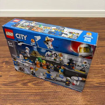 미개봉품 LEGO 60230 시티 우주 탐사대와 개발자들
