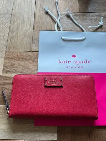 미사용 새상품 kate spade 빨간색 가죽 장지갑