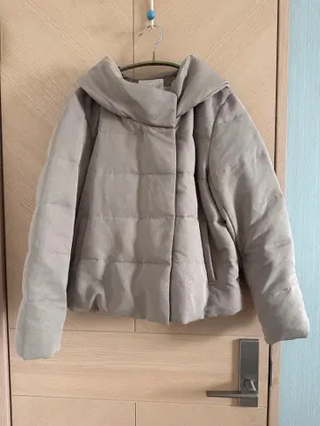 BEAMS 후드 부착 다운 자켓