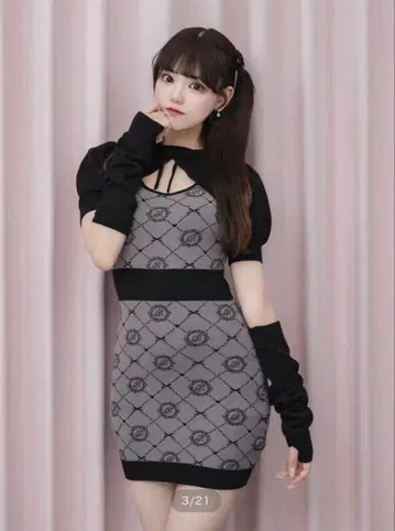 pium 모노그램 컷 아웃 니트 원피스 그레이