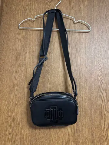 ZARA 블랙 숄더백 엠보싱 로고