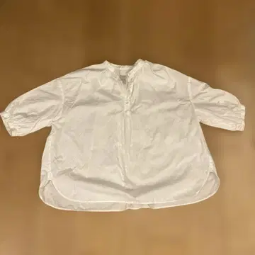 휴일과 시 오분 소매 화이트 셔츠