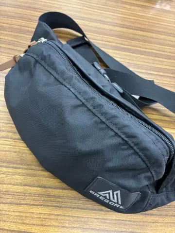 현행 모델 그레고리 테일 러너 블랙 바디백 허리 백