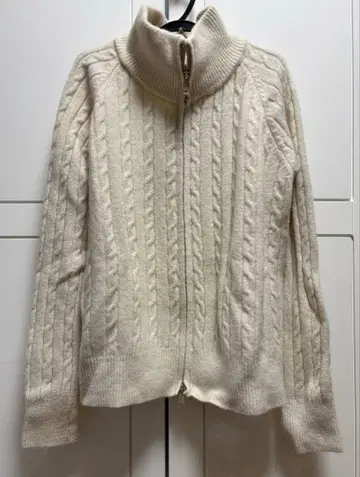 INDIBRAND 아이보리 케이블 짜임 스웨터