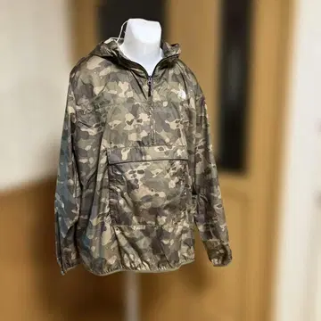 THE NORTH FACE 카모플라쥬 풀오버 나일론 자켓