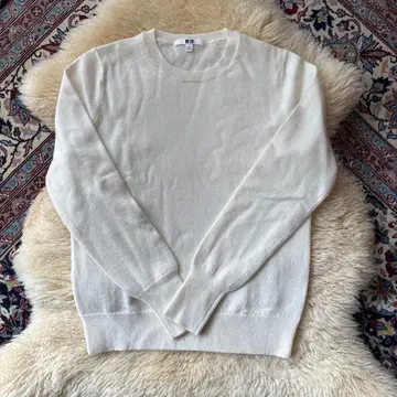 유니클로 캐시미어 크루넥 새상품급