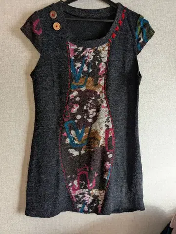 컬러풀 무늬 반팔 튜닉 니트