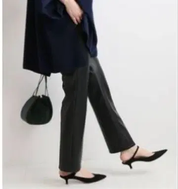 새상품 미사용 이에나 블랙 가죽 슬림 팬츠 택 포함