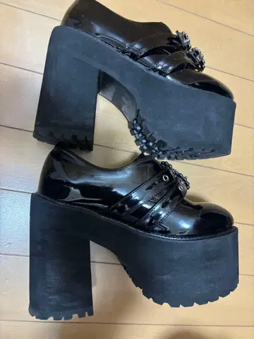 BUBBLES 더블 버클 통굽 신발 37