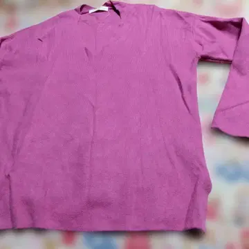 핑크 V넥 긴팔 니트 스웨터