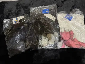 UNIQLO kaws 티셔츠 3종 세트 XXL 미사용 새상품