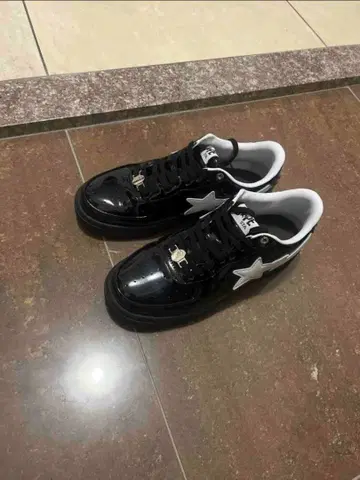 스니커즈 별 마크 페이턴트 블랙 27cm