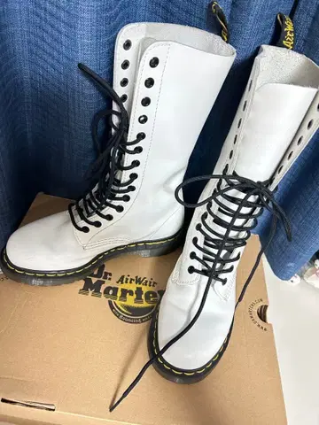 Dr. Martens 화이트 롱 부츠